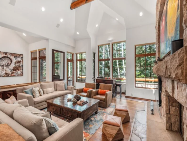 Luxurious Ski-in/ Ski-out Vacation Home - Family-Friendly Retreat